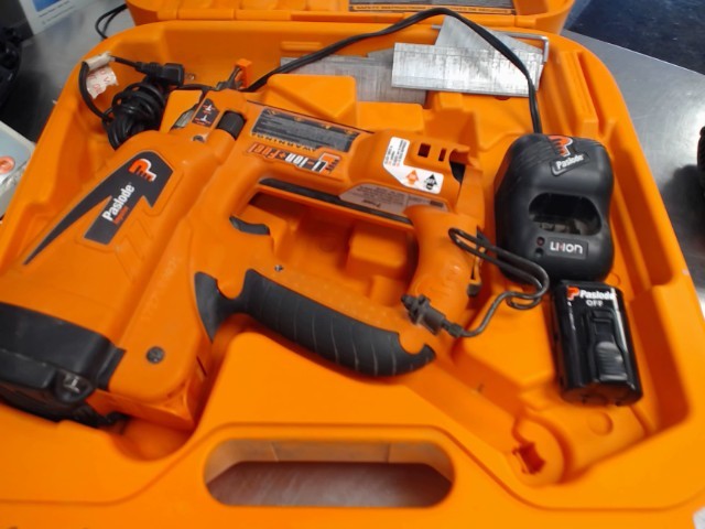 Cloueuse de finition +batt+charg ds case