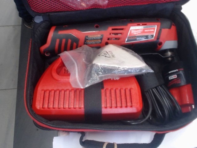 Multi-tool a battery+charge+sac (oscilla