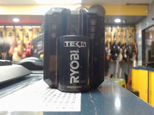 Coquille chargeur de batterie ryobi