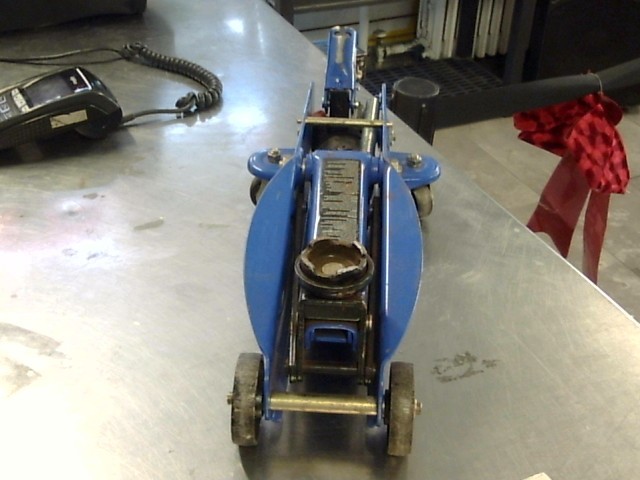 Jack a levier pour voiture couleur bleu