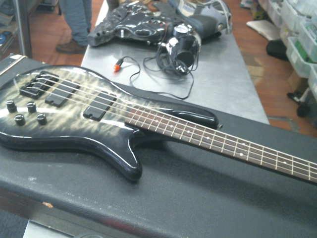 Basse electrique legend 4 custom + case