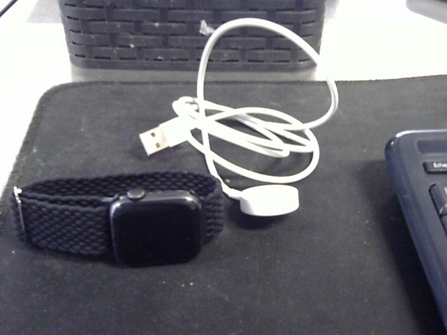 Apple watch se 40 mm + chargeur