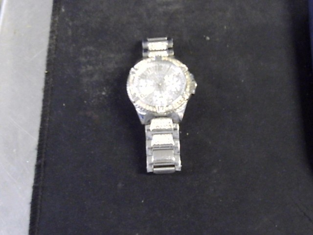 Montre guess avec petites pierres