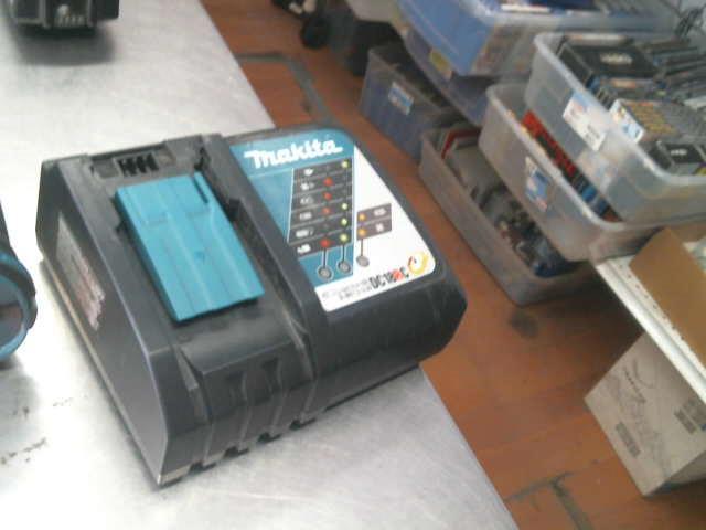 Chargeur de batterie makita