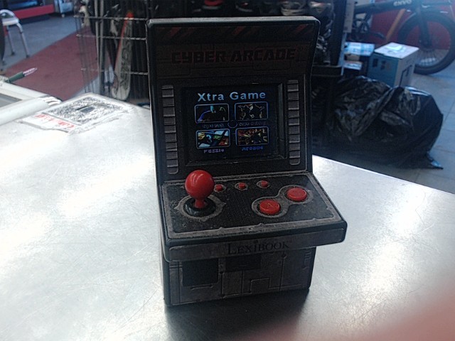 Handheld console retro