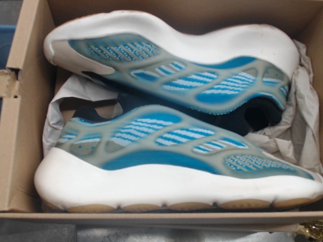 Adidas yeezy 700 v3 arazare g54850