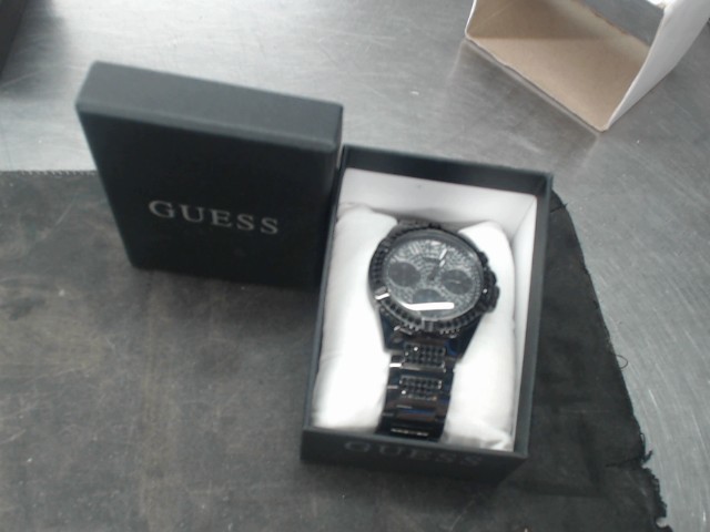 Montre guess noir dans boite