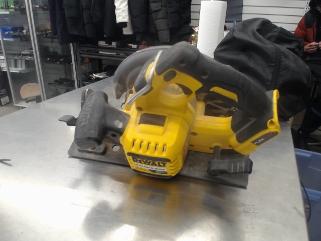 Scie circulaire dewalt 60v
