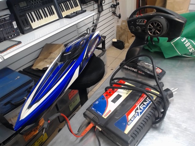 Bateau teleguider + man + chag universel