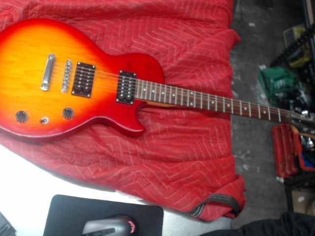 Guitare electrique rouge orange gk