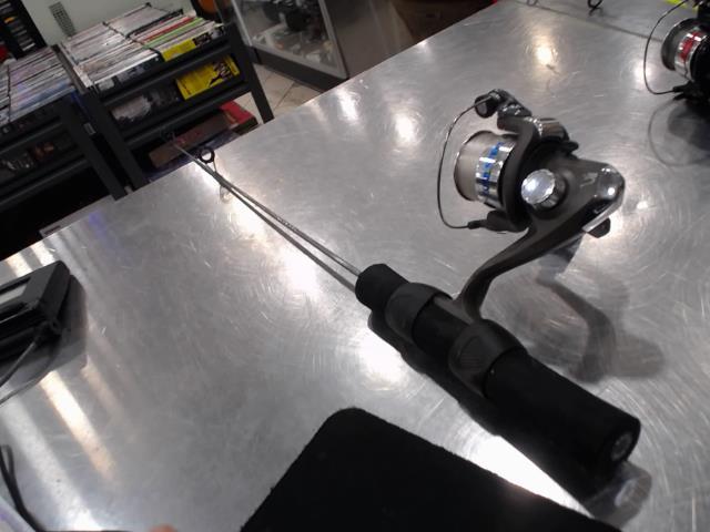 Canne a peche sur la glace