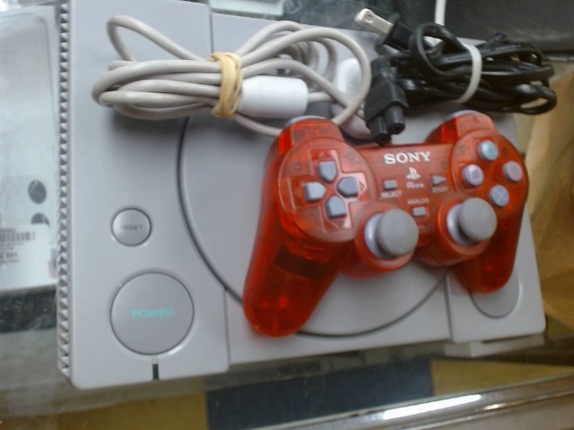 Playstation 1 avec mannette rouge