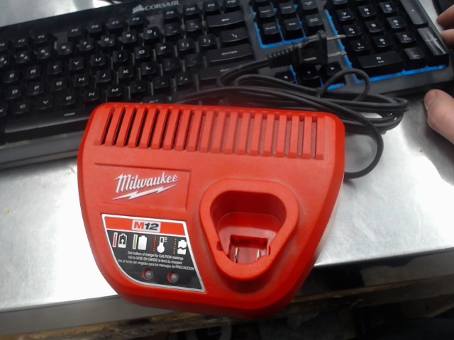 Chargeur milwaukee