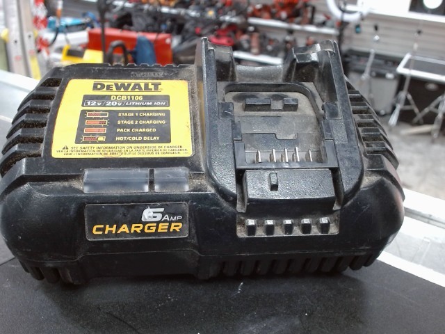Batt dock dewalt