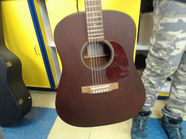 Guitar acousti in case mahogany good