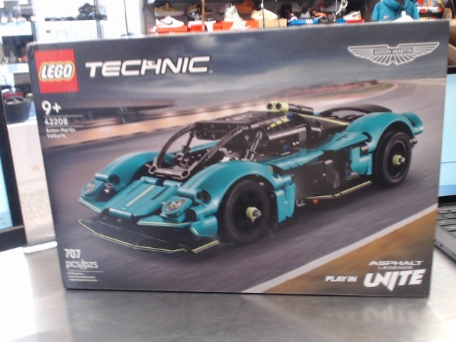 Aston martin valkyrie lego