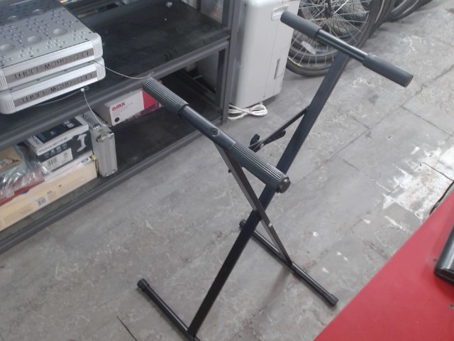 Stand pour keyboard