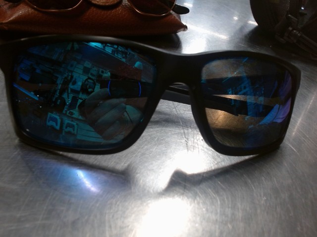 Lunettes de soleil oakley mainlink 61 17