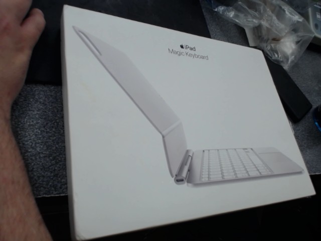 Ipad magic keyboard en boite