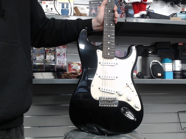 Fender startocaster mexico ds etui noir