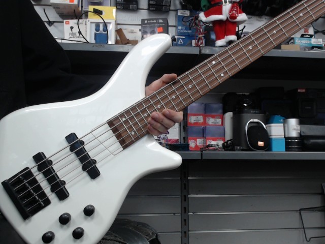 Guitare electrique blanche base rogue