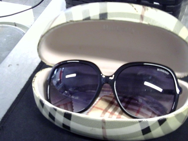 Burberry woman sunglasses