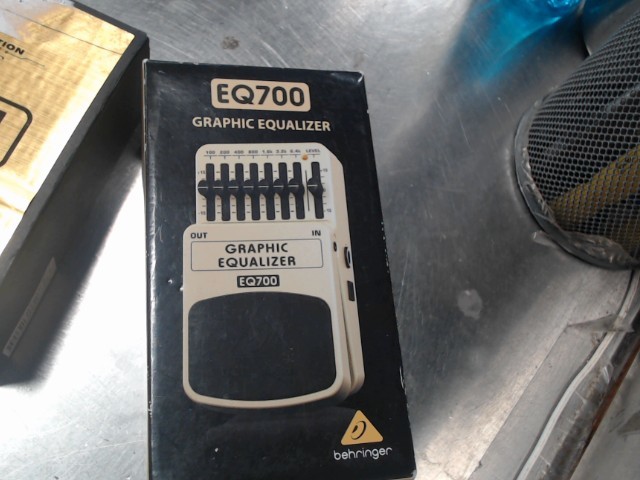 Graphic equalizer behringer eq700