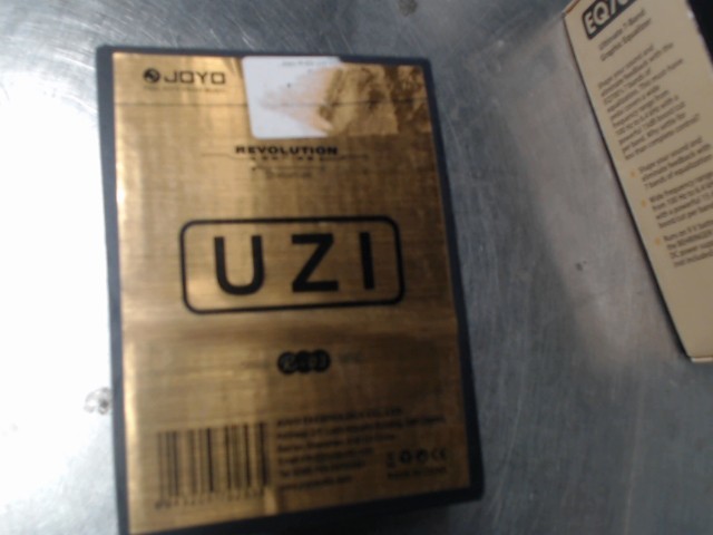 Pedale de distortion uzi r-03