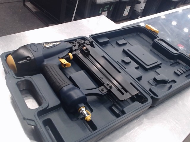 Cloueuse finition pneumatique/hardcase