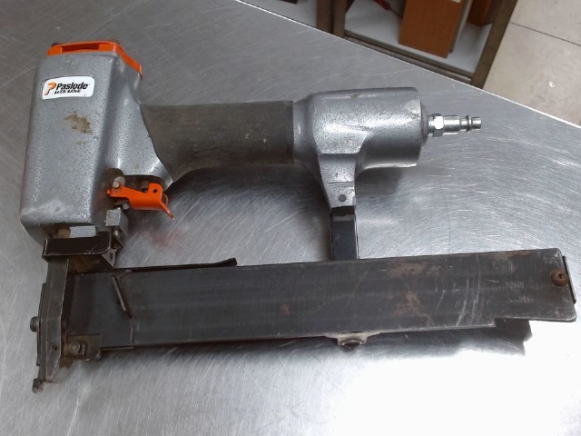 Cloueuse de finition n18-150