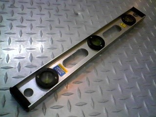 Niveau 18po. aluminium