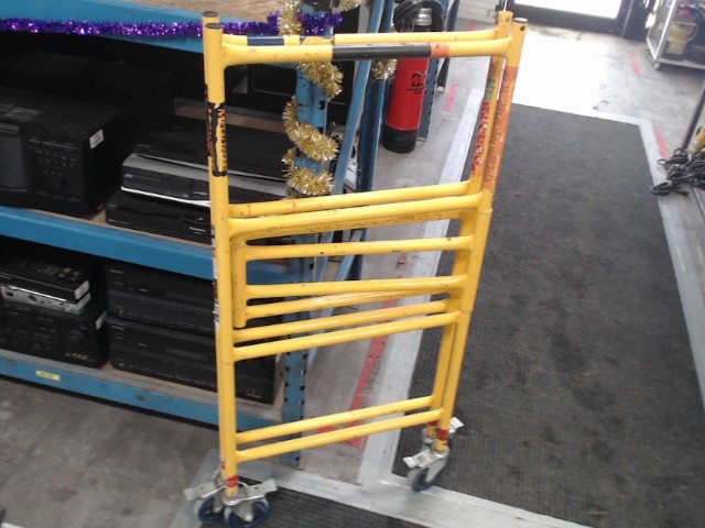 Echafaudage avec roues+plaque