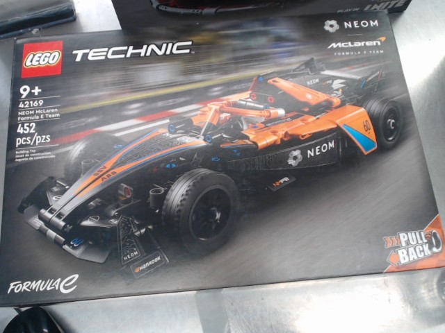 Lego neom mclaren formula e team