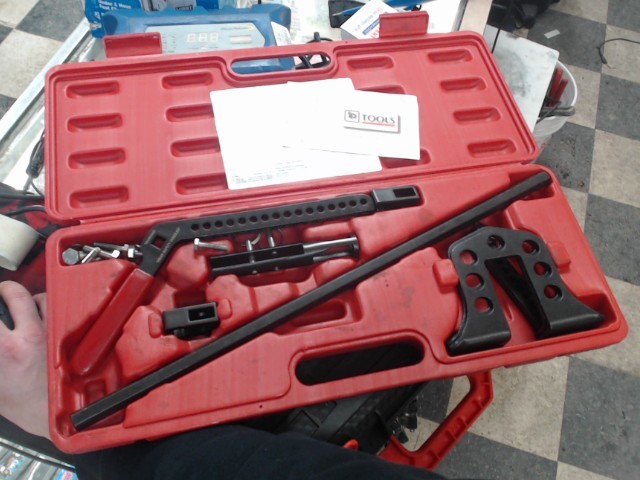 Valve spring compressor