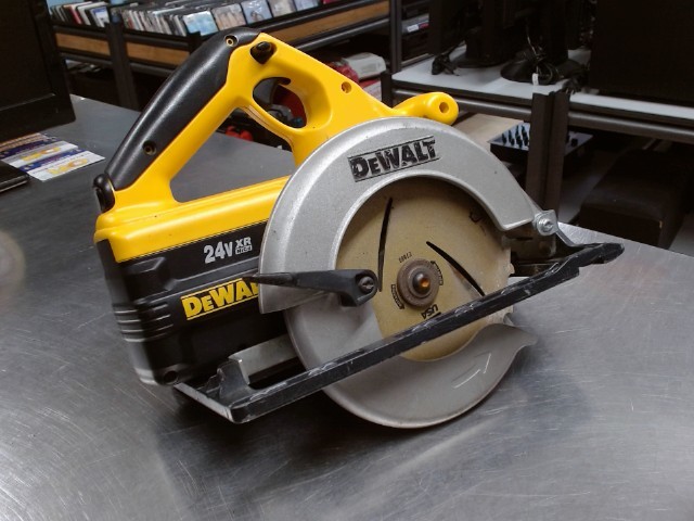 Scie ronde dewalt 24v av batterie