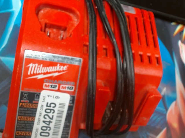 Chargeur milwaukee
