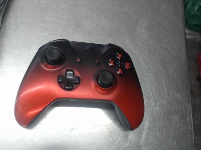 Manette de xbox one rouge et noir