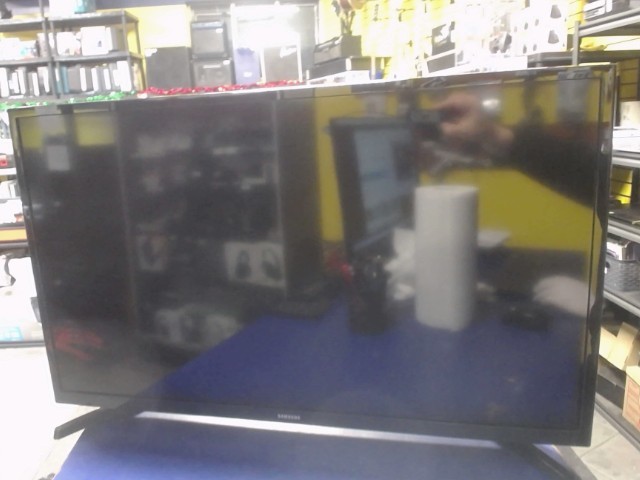 Tlviseur 32 pouces smart avec manette