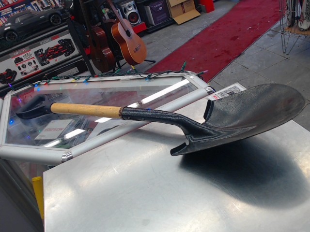 Pelle ronde en acier 3.3lb (1.15kg)