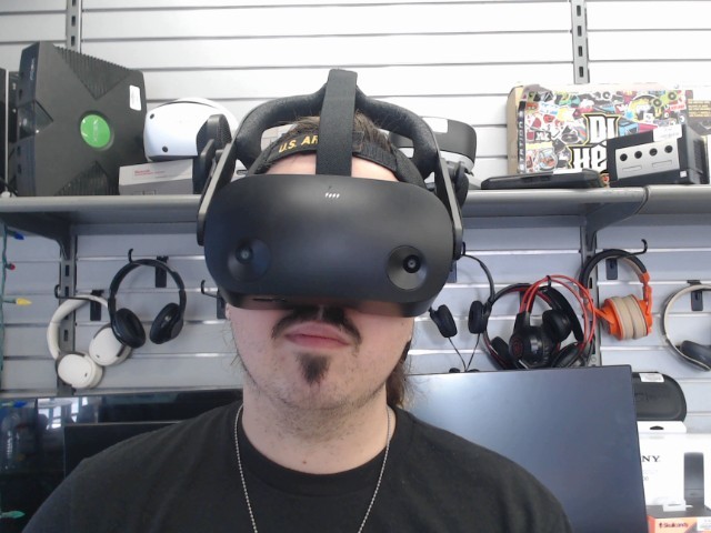 Casque virtuel avec deux man noir