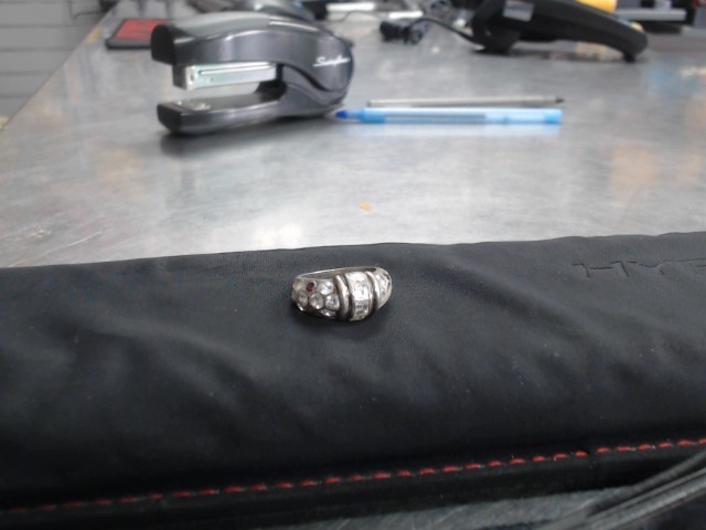 Bague en argent avec petit diamant