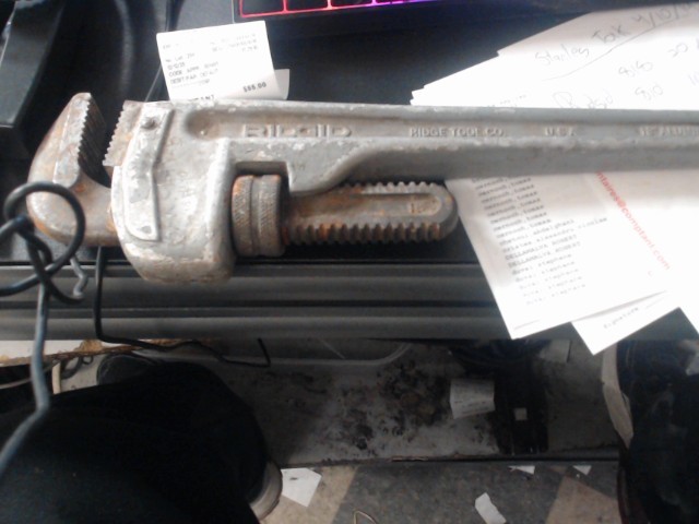 Pipe wrench