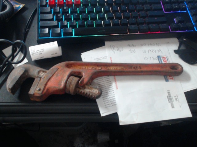 Pipe wrench