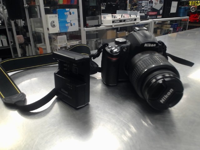 Camera nikon avec lantille nikon+char