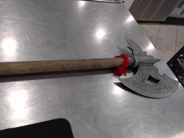 Hache a manche long en bois