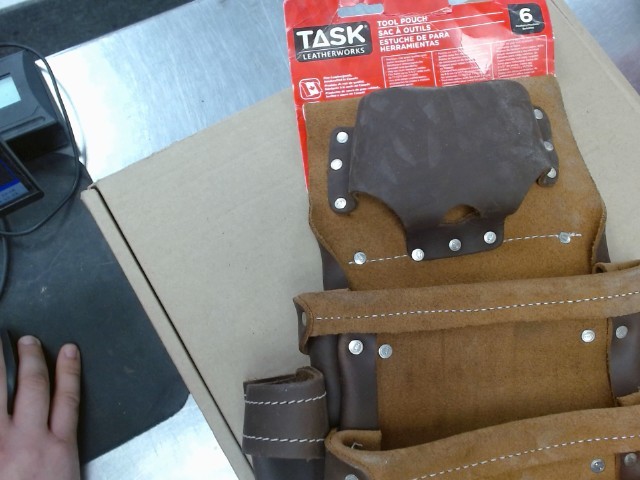 Tool pouch task 6 pockets