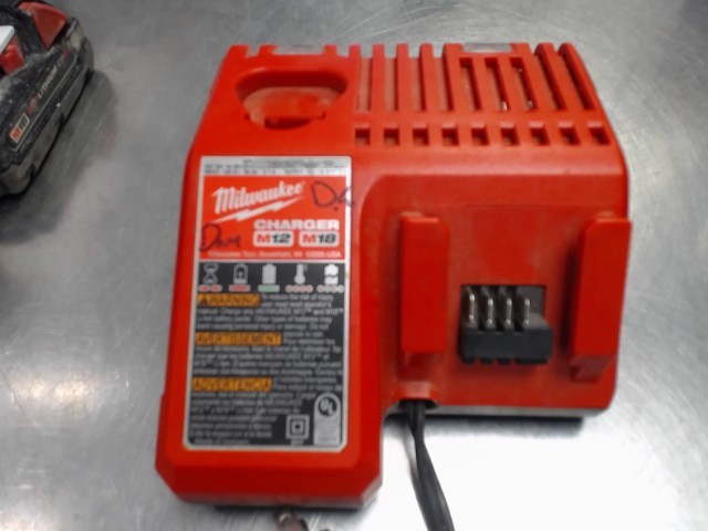 Chargeur milwaukee