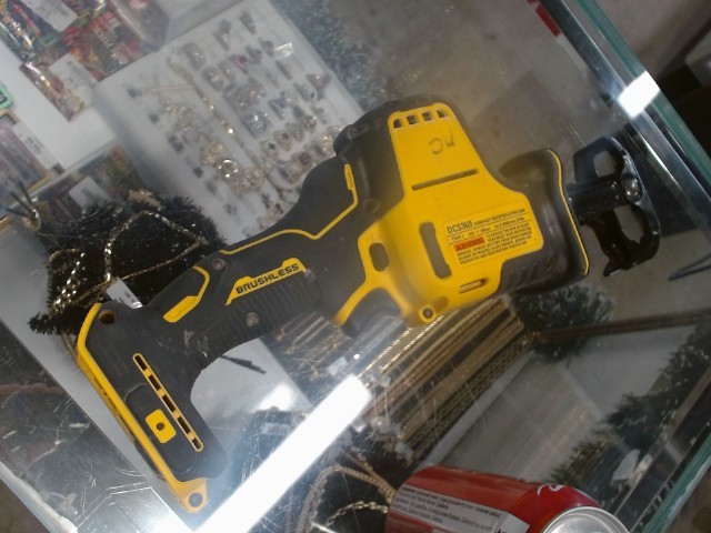 Compact reciprocating saw