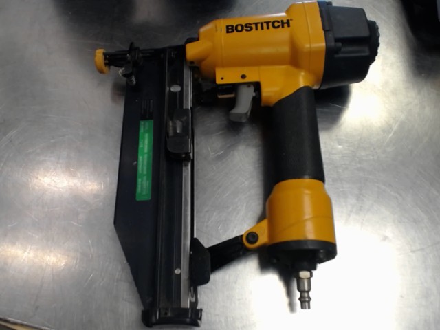 Nailer a air