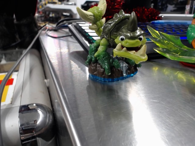 Skylanders swap force-slobber tooth